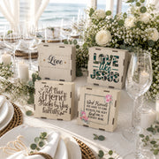 Quatre boîtes d’album photo en bois avec motifs Love, Love Like Jesus, A True Friend et Best Friends