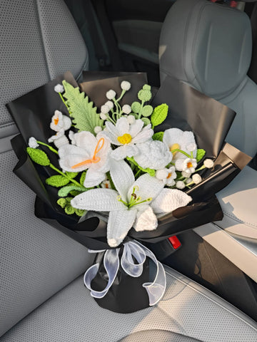 YSHomy White Crochet Flower Bouquet with Black Wrapping