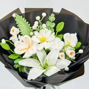 YSHomy Mazzo di Fiori Bianchi all'Uncinetto con Confezione Nera