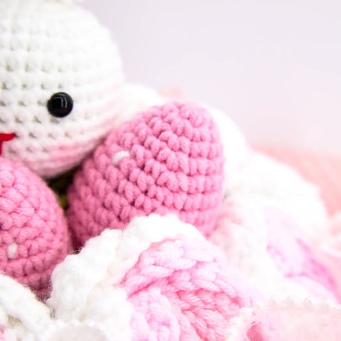 YSHomy Crochet Bunny Rose Strawberry Bouquet