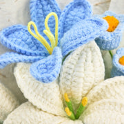 YSHomy Gehäkelter Blau-Weißer Lilienstrauß