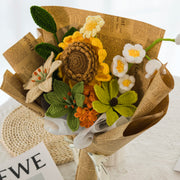 YSHomy Gehäkelter Sonnenblumen-Lilien-Strauß mit Zeitungspapier-Verpackung