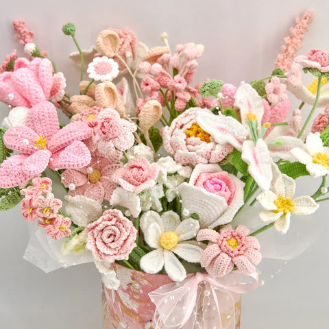 YSHomy Mixed Crochet Pink & White Bouquet in Gift Box