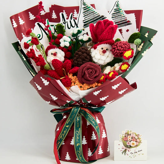 Ramo navideño de crochet rojo y verde con figuras de Papá Noel, rosa burdeos y envoltorio festivo