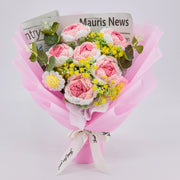 Crochet bouquet of gradient pink roses with daisies