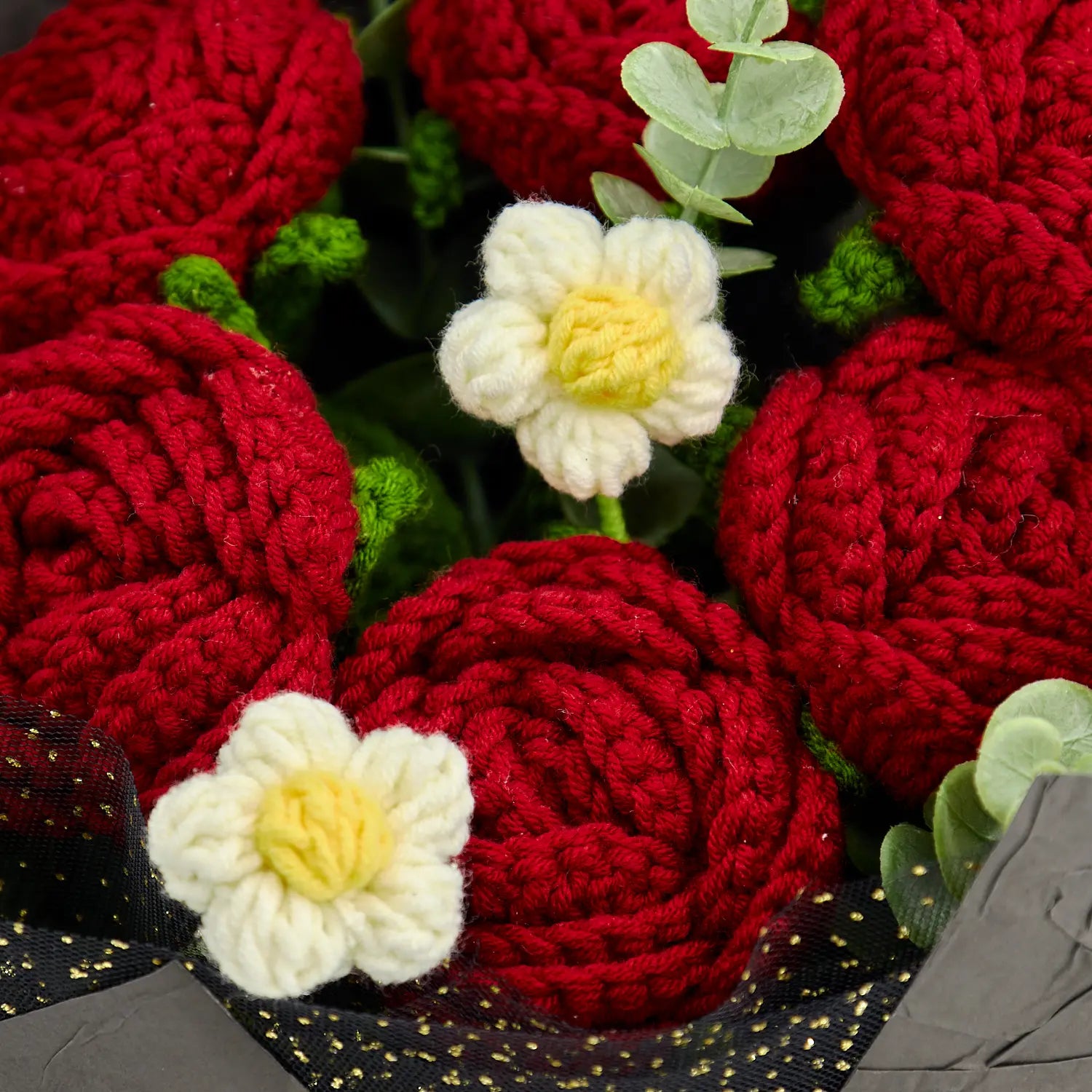 YSHomy Crochet Red Rose Bouquet in Black Wrapping