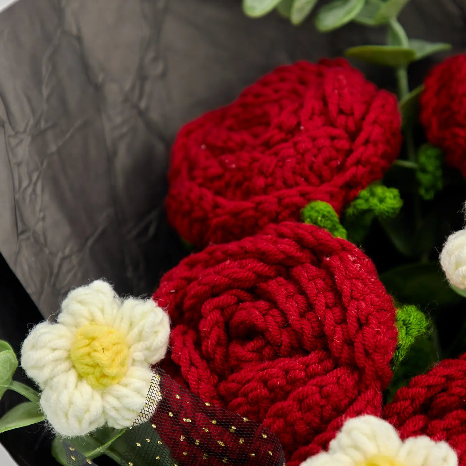 YSHomy Crochet Red Rose Bouquet in Black Wrapping