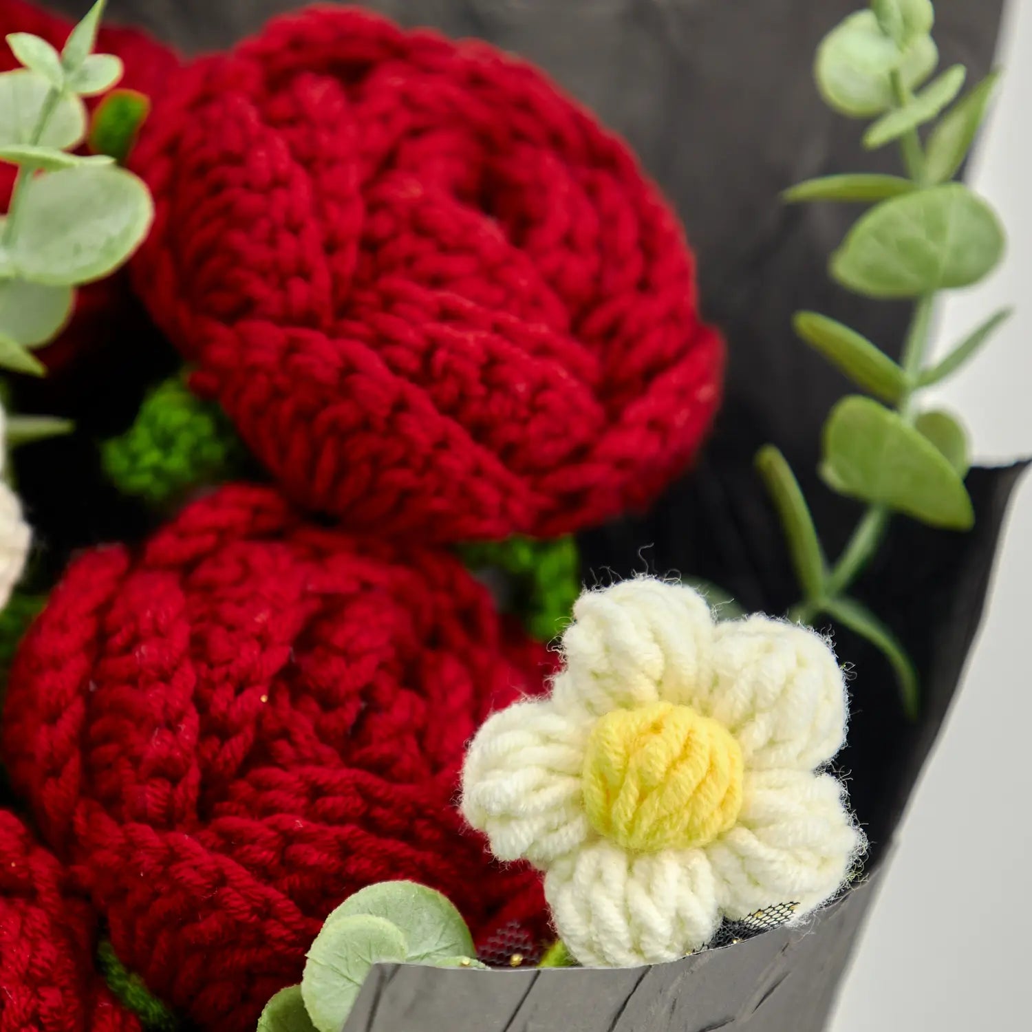 YSHomy Crochet Red Rose Bouquet in Black Wrapping