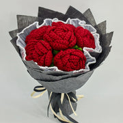 YSHomy Bouquet de roses au crochet rouge foncé avec emballage noir