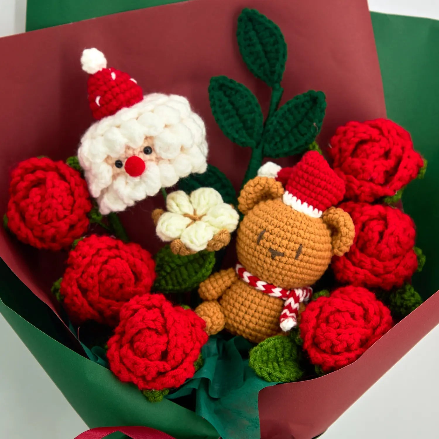 YSHomy Gehäkelter Weihnachtsstrauß mit Weihnachtsmann & großer Rose