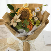 YSHomy Gehäkelter Sonnenblumen-Lilien-Strauß mit Zeitungspapier-Verpackung