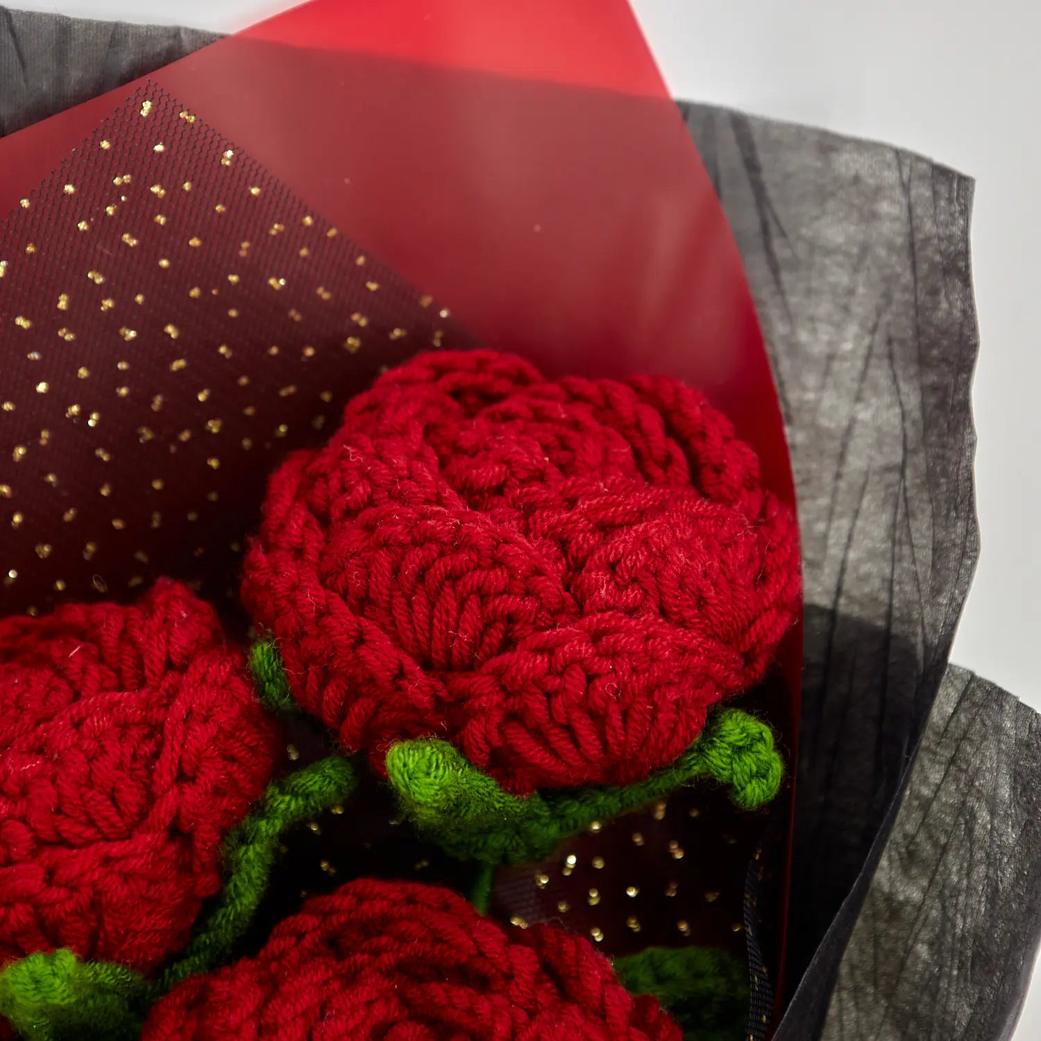 YSHomy Häkel-Dunkelrote Rose Strauß mit schwarzer Verpackung